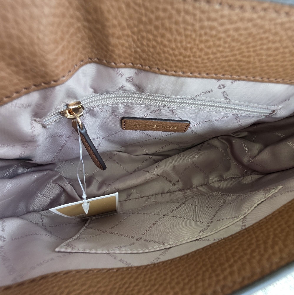 Michael Kors Hadley Logo Medium Shoulder Bag - Picture 5 of 9